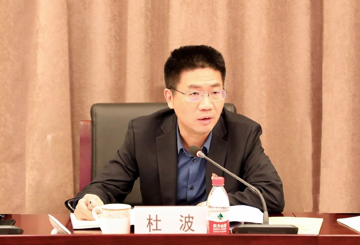 中国28圈.com发展党委理论进建中心组专题进建